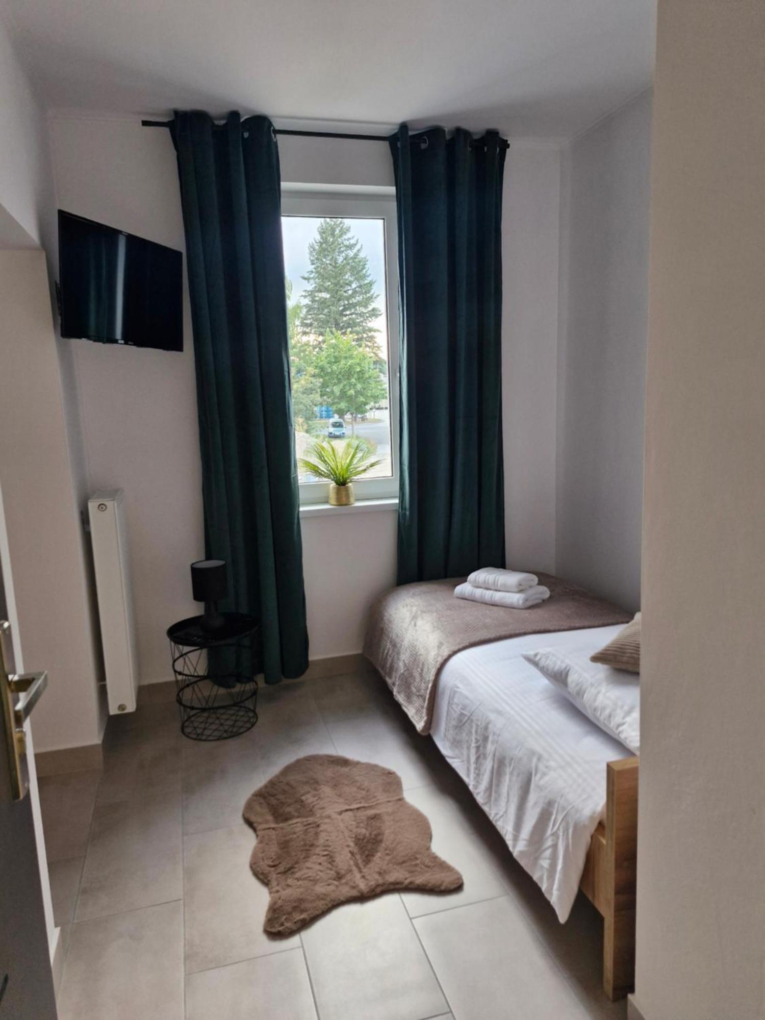 Motel Mewa Lezajsk Buitenkant foto