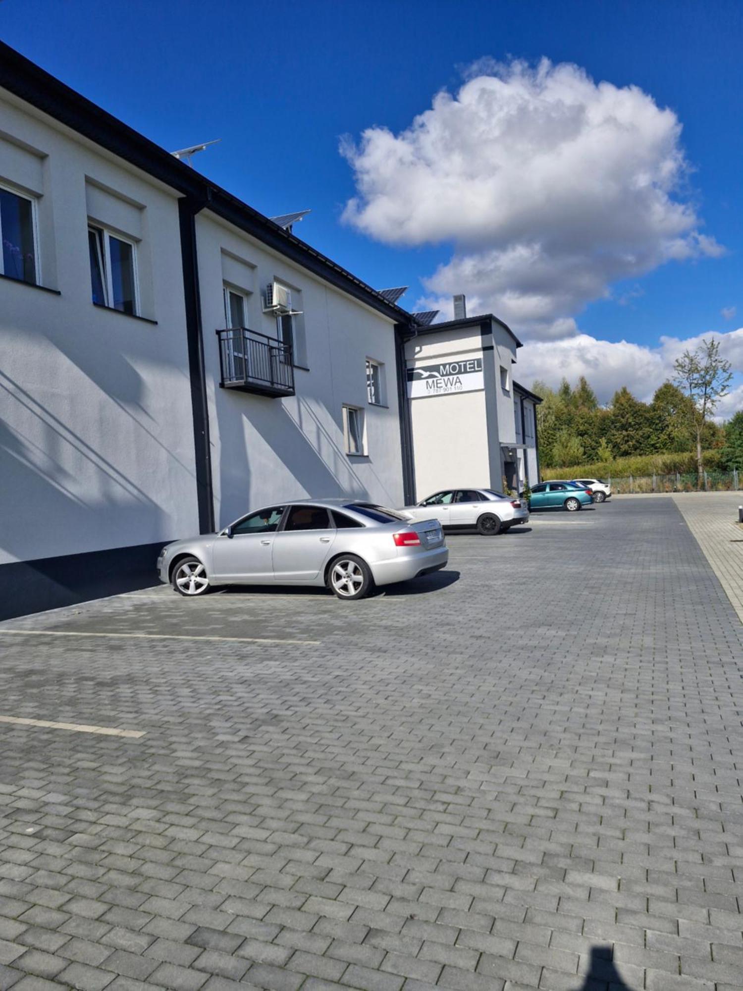 Motel Mewa Lezajsk Buitenkant foto